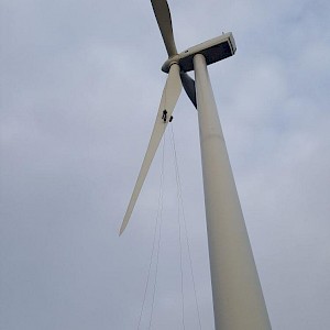 Equinox Access Solutions offers a complete wind turbine service package, both on and offshore around the globe.