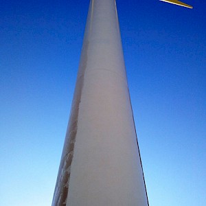 Equinox Cleans Wind Turbine After Oil Leak in Oregon, USA