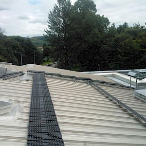 Equinox Installs Rooftop Walkways at Dumbarton Sheriff Court