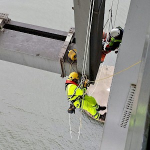 Equinox carries out emergency NDT inspections on the Forth Road Bridge