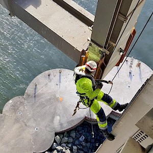 Equinox carries out emergency NDT inspections on the Forth Road Bridge