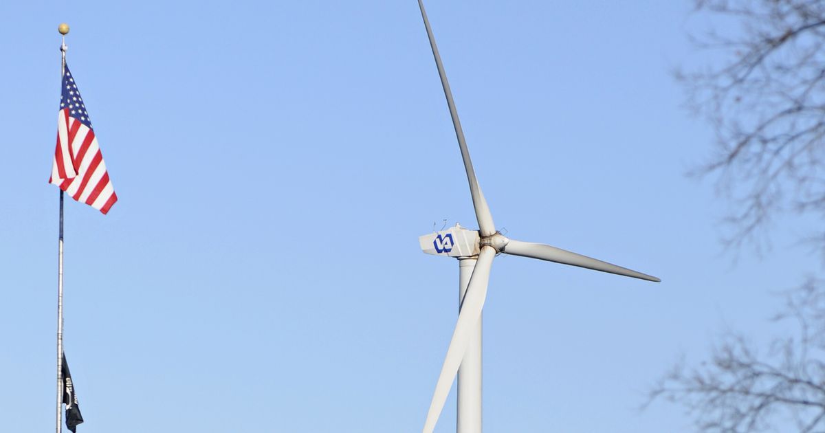 Equinox Cleans Wind Turbine After Oil Leak in Minnesota, USA Equinox Cleans Wind Turbine After Oil Leak in Minnesota, USA