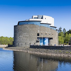 Equinox Carries Out Cleaning of The Sea Life Aquarium in Loch Lomond